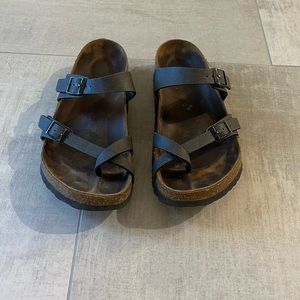 Mayari birkenstocks size 8.5/39